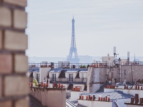 Париж против Airbnb: почему на онлайн-сервис аренды жилья подают в суд