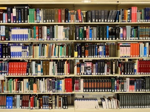 Барселона изымает сексистские книги из детских библиотек
